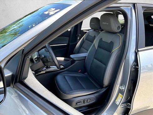 Used 2024 Chevrolet Trax ACTIV FWD image 25
