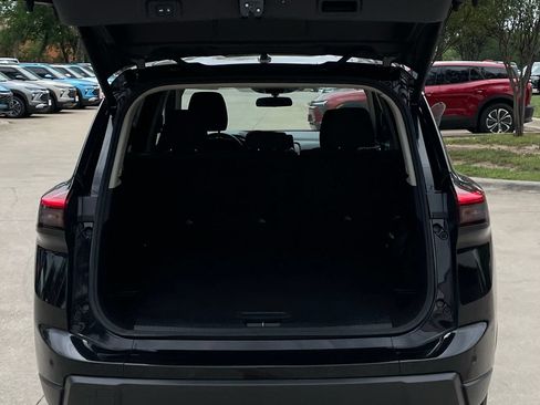 Used 2024 Nissan Rogue SV FWD image 19