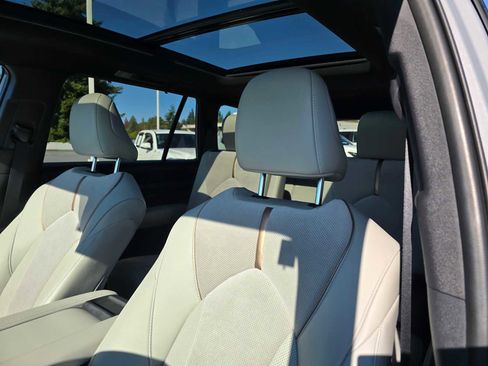 Certified 2025 Toyota Grand Highlander AWD Hybrid image 23