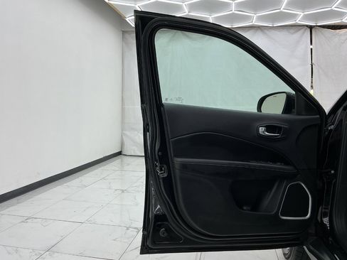 Used 2019 Jeep Compass Latitude w/ Cold Weather Group AWD/4WD image 16