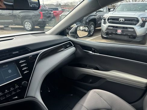 Used 2018 Toyota Camry LE image 25