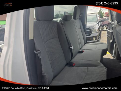 Used 2017 RAM 1500 Express AWD/4WD image 10