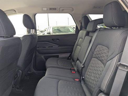 Used 2025 Nissan Pathfinder SV image 14