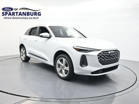Used 2025 Audi Q5 Premium Plus AWD/4WD image 1