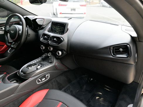 Used 2019 Aston Martin V8 Vantage Coupe image 35