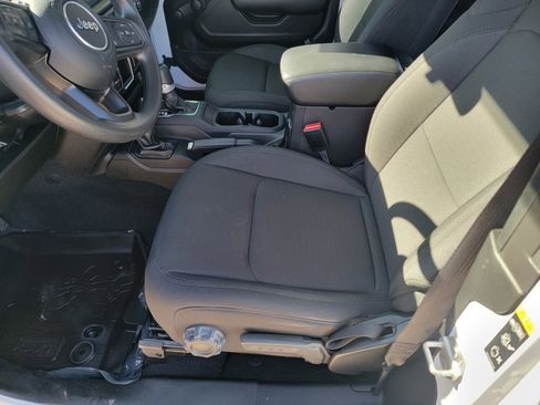 Used 2022 Jeep Wrangler Sport image 14