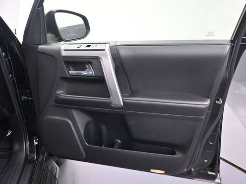 Used 2016 Toyota 4Runner SR5 AWD/4WD image 22