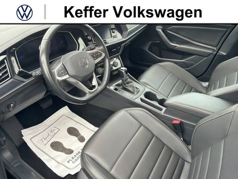 Used 2024 Volkswagen Jetta SE FWD image 6