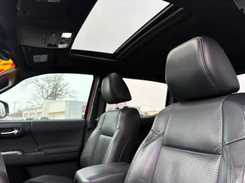 Used 2021 Toyota Tacoma TRD Sport w/ TRD Premium Sport Package image 23