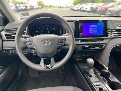 Used 2025 Toyota Camry LE AWD/4WD image 18
