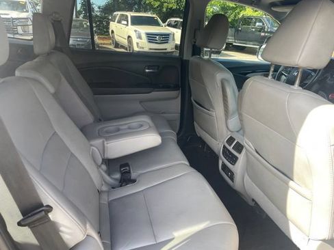 Used 2019 Honda Pilot Touring image 7