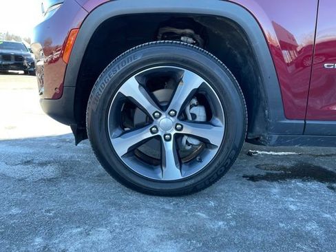 Used 2023 Jeep Grand Cherokee Limited w/ Luxury Tech Group II image 35