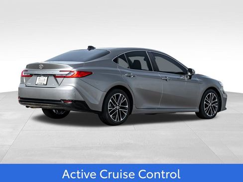 Used 2025 Toyota Camry XLE FWD image 7