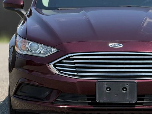 Used 2017 Ford Fusion SE FWD image 11