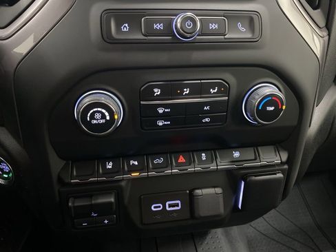 Used 2024 Chevrolet Silverado 2500 Custom w/ Custom Value Package image 19