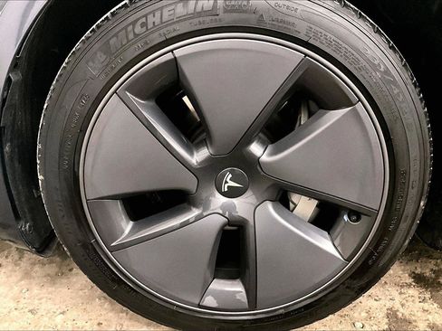 Used 2023 Tesla Model 3 Standard Range image 8