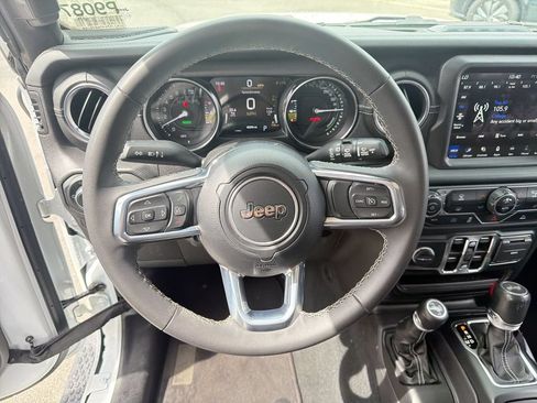 Used 2023 Jeep Wrangler Unlimited Sahara AWD/4WD image 11