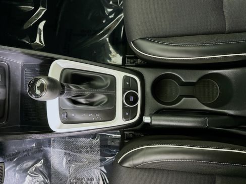 Used 2022 Hyundai Venue Limited image 22