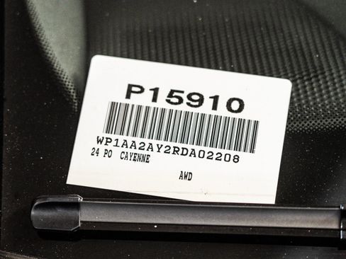 Certified 2024 Porsche Cayenne AWD/4WD image 28