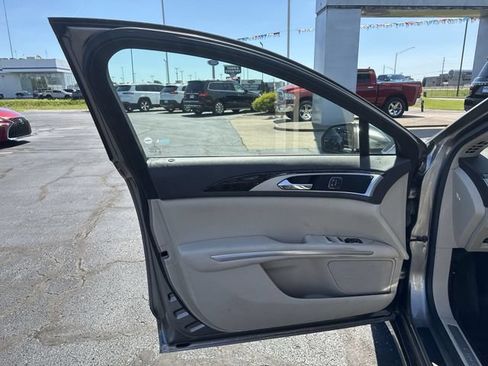 Used 2016 Lincoln MKZ w/ Equipment Group 300A Reserve FWD image 10