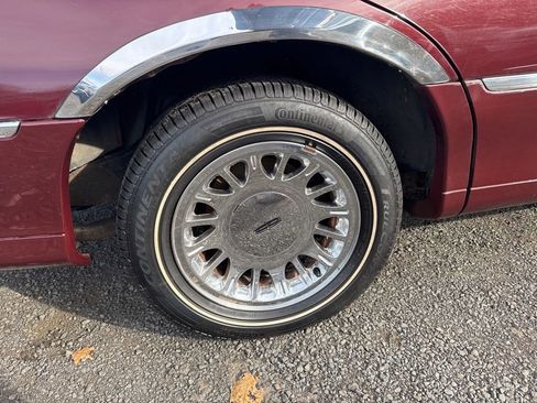 Used 2000 Lincoln Town Car Cartier image 26