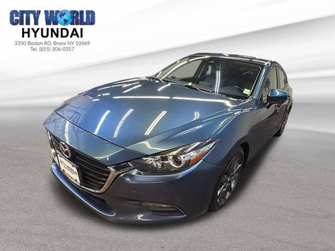Used 2018 MAZDA MAZDA3 Touring FWD image 1