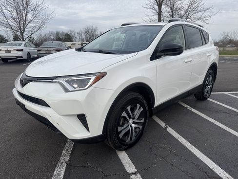 Used 2017 Toyota RAV4 LE w/ Carpet Mat Package image 11