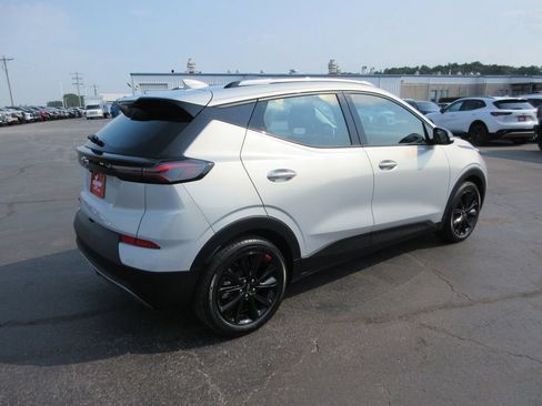 Certified 2023 Chevrolet Bolt EUV LT w/ Convenience Package FWD image 6