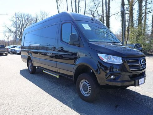 Used 2023 Mercedes-Benz Sprinter 2500 image 7