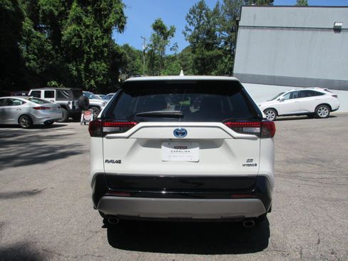 Used 2022 Toyota RAV4 SE w/ SE Grade Weather Package AWD/4WD image 6