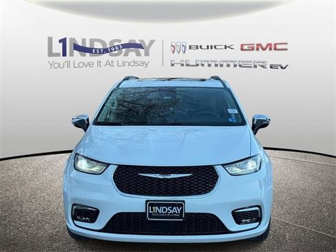 Used 2023 Chrysler Pacifica Limited image 6