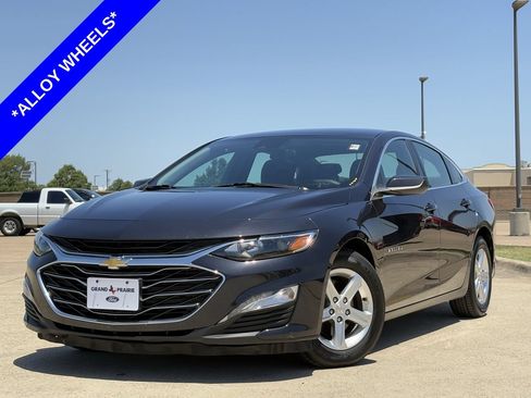 Used 2023 Chevrolet Malibu LT FWD image 2