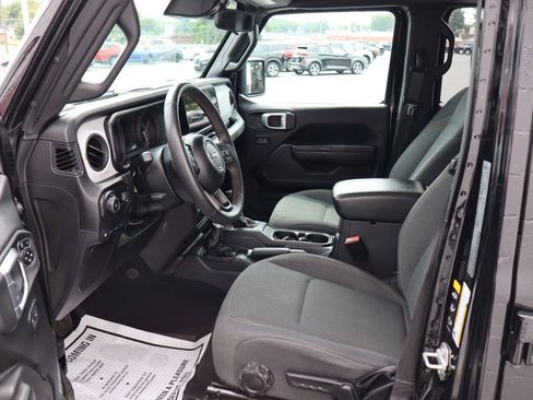 Used 2024 Jeep Wrangler Unlimited w/ Convenience Group AWD/4WD image 6