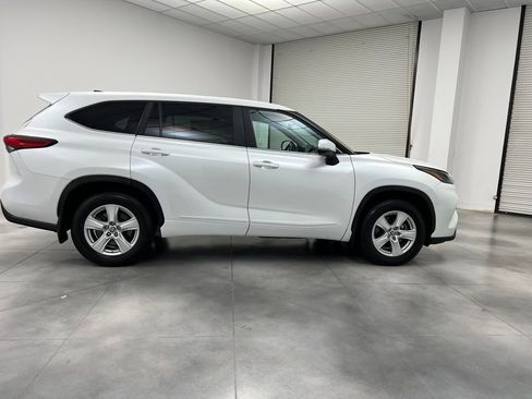 Used 2023 Toyota Highlander LE image 8