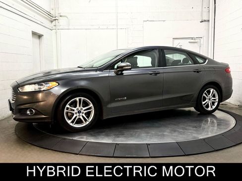 Used 2016 Ford Fusion SE FWD image 3