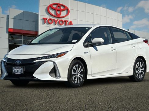 Certified 2022 Toyota Prius Prime XLE FWD image 7