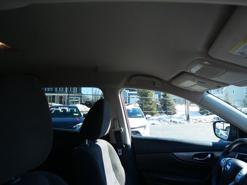 Used 2015 Nissan Rogue SV image 31