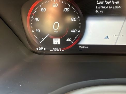 Used 2018 Volvo XC90 T6 Momentum w/ Momentum Plus Package AWD/4WD image 25