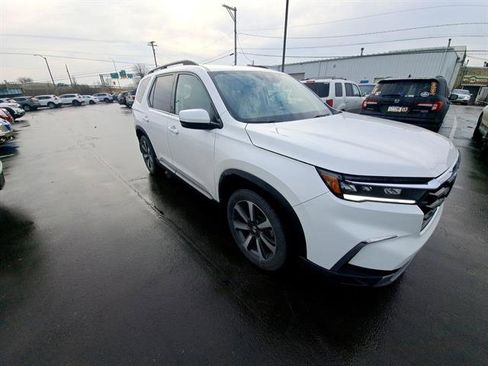 Used 2023 Honda Pilot Touring image 3