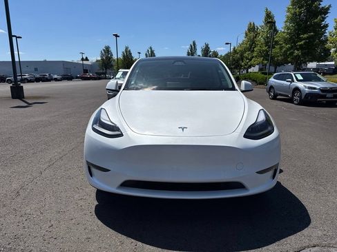 Used 2024 Tesla Model Y Long Range RWD image 2