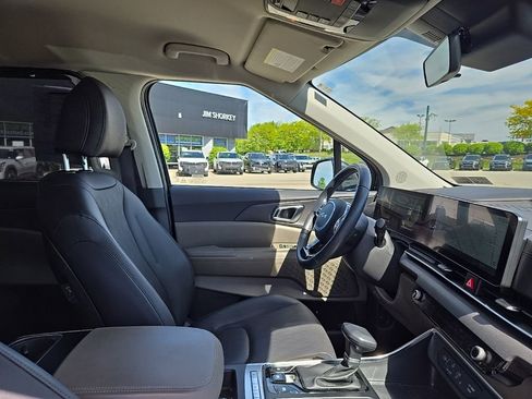 Used 2025 Kia Carnival EX FWD image 36