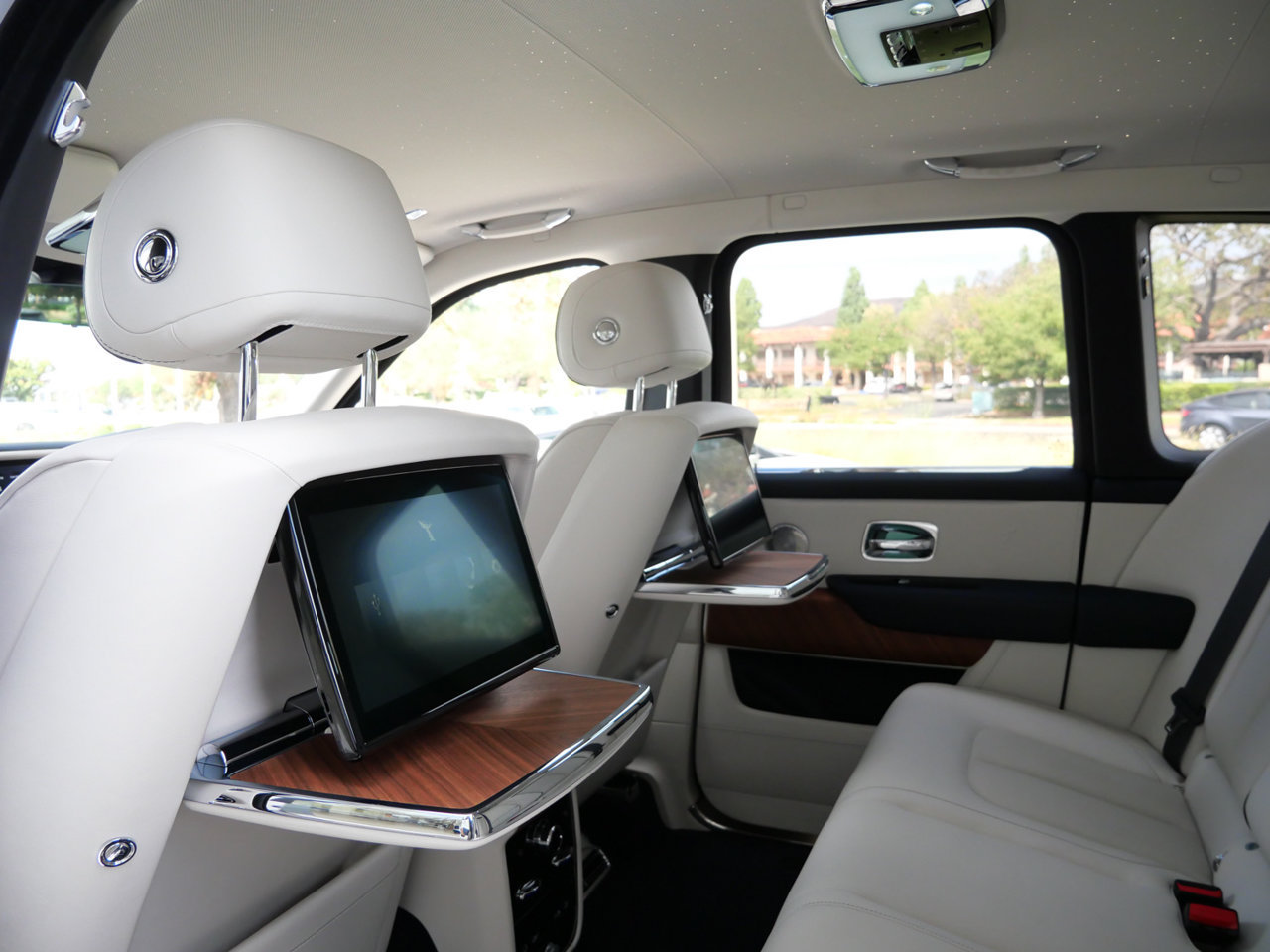 Used 2025 Rolls-Royce Cullinan AWD/4WD image 30