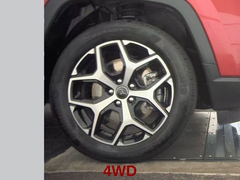 Used 2025 Jeep Compass Limited AWD/4WD image 17