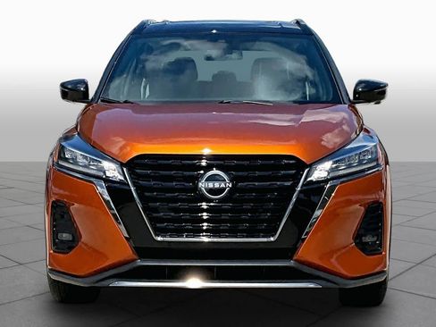 Used 2023 Nissan Kicks SR w/ SR Premium Package FWD image 4