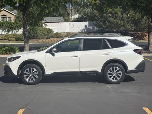 Used 2022 Subaru Outback Premium AWD/4WD image 7