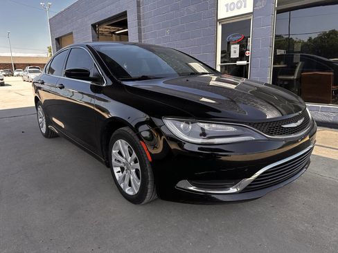 Used 2016 Chrysler 200 Limited FWD image 2
