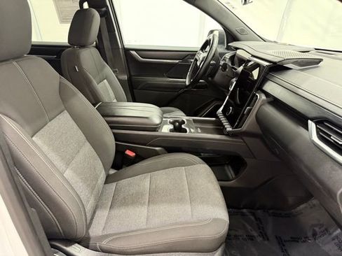 Used 2025 GMC Acadia Elevation image 18