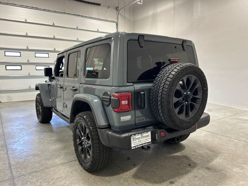Used 2025 Jeep Wrangler Unlimited Sahara AWD/4WD image 8