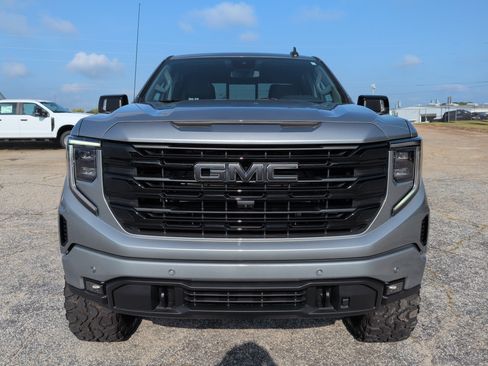 Used 2025 GMC Sierra 1500 Elevation w/ Elevation Premium Package AWD/4WD image 7