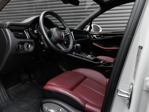 Certified 2026 Porsche Macan AWD/4WD image 4